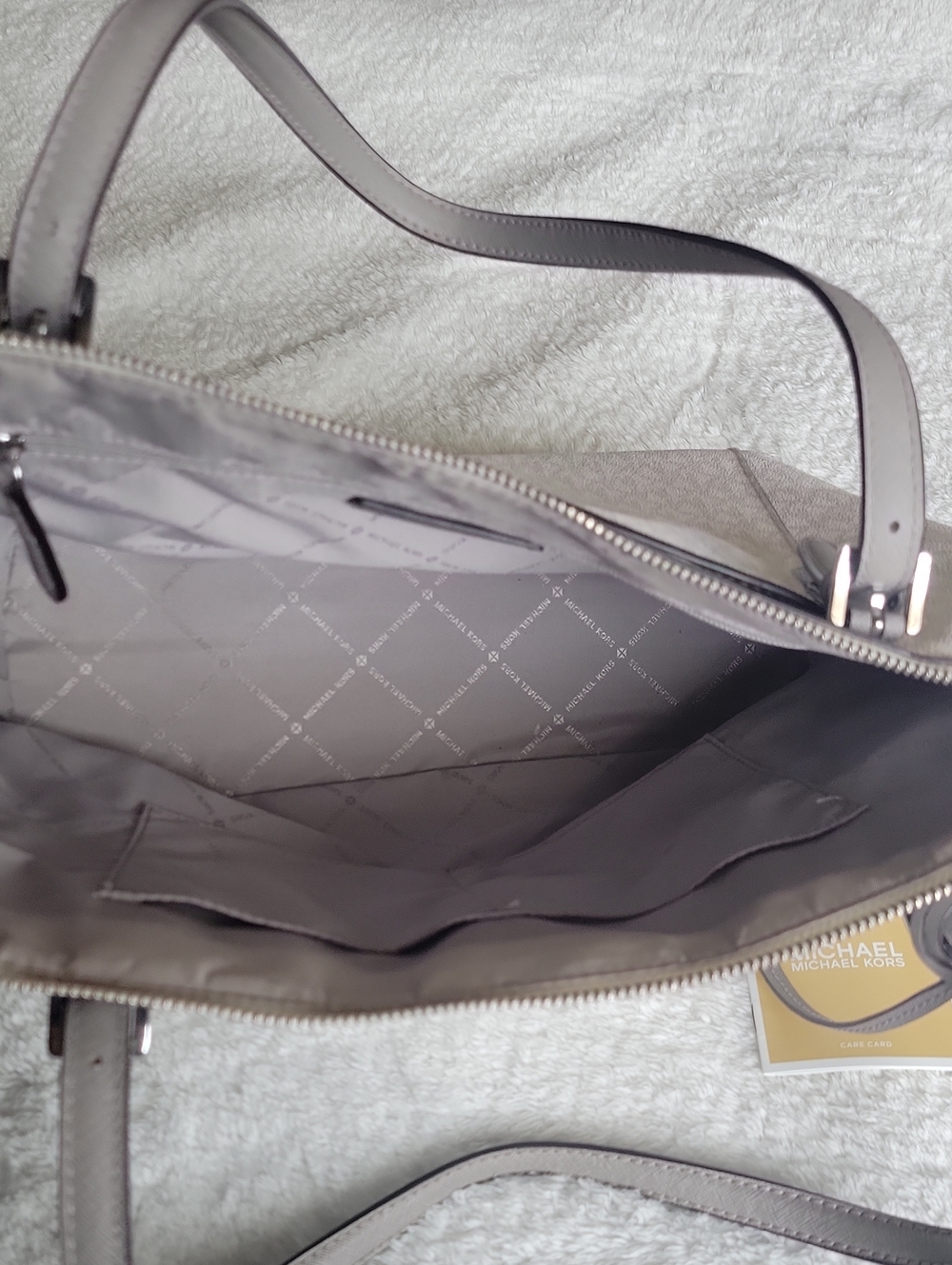 Michael Kors White and Light Gray Logo Tote ✨️✨️✨️EUC✨️✨️✨️ - Picture 5 of 16
